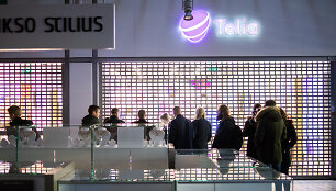 Naujasis &bdquo;iPhone X&ldquo; i&scaron;graibytuvės &bdquo;Telia&ldquo; salone