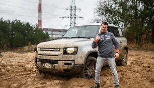 Antanas Juknevičius i&scaron;bandė &bdquo;Land Rover Defender&ldquo;