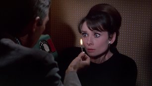 (Kadras iš filmo „Charade„ (1963, Stanley Donen)