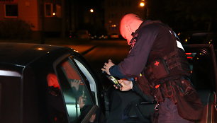 Neblaivus vairuotojas policininkams siūlė 3 tūkst. eurų kyšį
