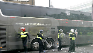 Užpultas &bdquo;Manchester United&ldquo; autobusas su žaidėjais