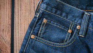 Metalinės kniedės ant džinsų kišenių: kam jos reikalingos?