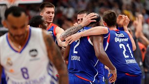 Triumfuojantys „Anadolu Efes“ krepšininkai