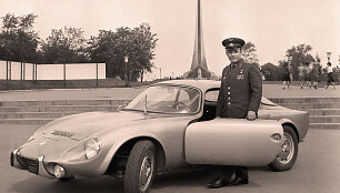 Kosmonautas Jurijus Gagarinas ir jo automobilis Matra Bonnet jet V S coupe