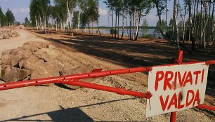 &Scaron;iaulių vandens telkinių pakrantės darosi vis sunkiau prieinamos