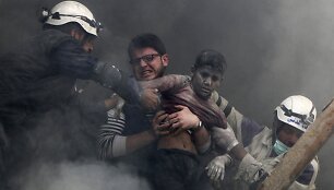 Nesaugių skeveldrinių bombų naudojamų Sirijos konflikto metu padariniai