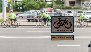 Sostinėje pradeda kursuoti draugi&scaron;ki dviratininkams velobusai
