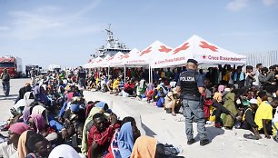 Premjerė: Lietuva turi galimybę iš Italijos priimti neteisėtų migrantų