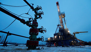 Rusija ieško naftos pirkėjų: vilioja Indiją didelėmis nuolaidomis