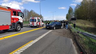 Prie Kauno susidūrė 4 automobiliai