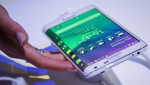 „Samsung Galaxy Note Edge“ – pirmasis išanusis, turntis išlenktą ekraną telefono šone