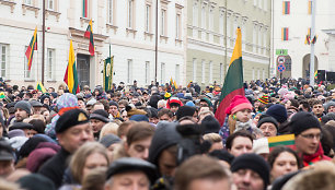 Žmonių minios Vilniaus gatvėse