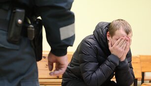 Trims mėnesiams suimtas močiutę apiplė&scaron;ęs kur&scaron;ėni&scaron;kis