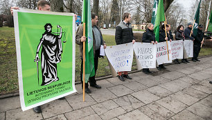 Protesto akciją prie Kalėjimų departamento