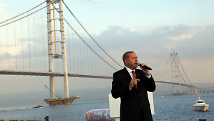 Recepas Tayyipas Erdoganas prie naujojo tilto