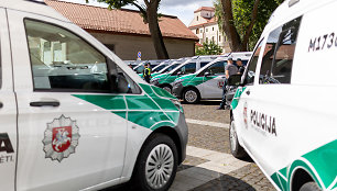 Naujų policijos automobilių „Mercedes-Benz“ perdavimas.