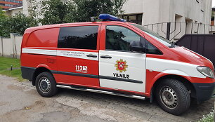 Ugniagesių gelbėtojų &scaron;tabo mikroautobusas įvykio vietoje