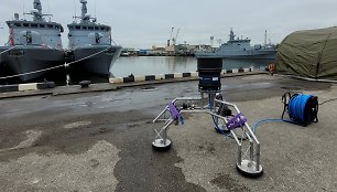 BNS nuotr. Karinių jūrų pajėgų įranga