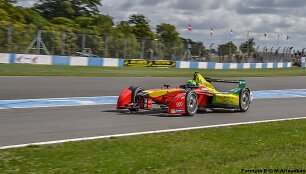 &bdquo;Formula-E&ldquo; bandymai Doningtone