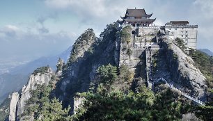 4 šventieji budizmo kalnai: turistus čia traukia senovinės šventyklos ir nuostabi gamta