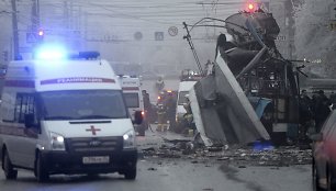 Galingo sprogimo suniokotas troleibusas Volgograde