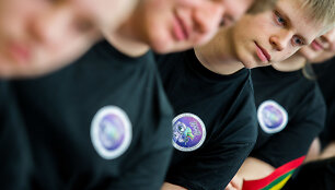 Vilniaus Jono Basanavičiaus progimnazijos ir Vilniaus Jono Basanavičiaus gimnazijos moksleiviai bandė susisiekti su TKS astronautais