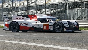 „Toyota Gazoo Racing“ pristatė WEC lenktyninį automobilį