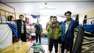 Migrantai Kybartų užsieniečių registracijos centre