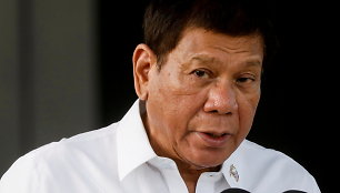 TBT sustabdė tyrimą dėl „karo su narkotikais“ Filipinuose