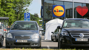 Po darbų vilniečiai suskubo į naujai atidarytas &bdquo;Lidl&ldquo; parduotuves
