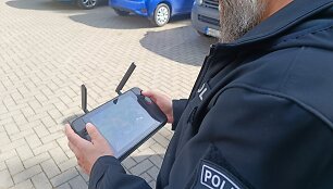 Rūkančius prie mokyklų paauglius Kauno policija fiksuoja dronu