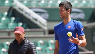 Novakas Džokovičius, Rogeris Federeris ir Rafaelis Nadalis ruo&scaron;iasi &bdquo;French Open&ldquo; čempionatui