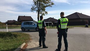 Trečiadienį pareigūnai surengė reidą Klaipėdos rajone, Slengiuose, kur prie&scaron; savaitę žuvo paspirtuku važiavęs pauglys.