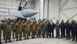 Užsienio reikalų ministras Linas Linkevičius apsilankė Lietuvos kariuomenės Karinių oro pajėgų Aviacijos bazėje