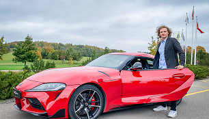 Lenktynininkas Dominykas Butvilas išbandė „Toyota Supra“ 