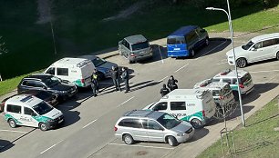 Sekmadenio vakarą Dragūnų rajono gyventojų dėmesį atkreipė gausios policijos pareigūnų pajėgos. 