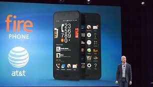 &bdquo;Amazon.com&ldquo; įkūrėjas Jeffas Bezos &bdquo;Fire Phone&ldquo; i&scaron;maniojo telefono pristatyme