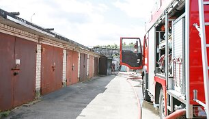15min nuotr. Gaisras garažuose (asociatyvinė nuotr.)