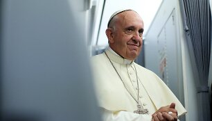 Popiežius Pranci&scaron;kus kalba žurnalistams grįžtant i&scaron; apa&scaron;tali&scaron;kos kelionės  