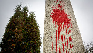 Vandalų rinkiminę naktį i&scaron;niekinta &scaron;ventojo skulptūra