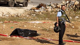 Izraelio karys &scaron;alia nu&scaron;auto palestiniečio kūno