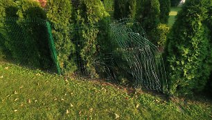 Kėdainių rajone girtas vairuotojas įvažiavo į tvorą