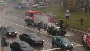 Panevėžio centre degė „Audi“