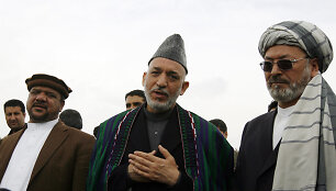Masoodas Khalili (de&scaron;inėje)