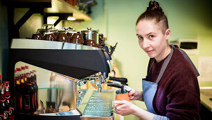 Kavinėje &bdquo;16i kava&ldquo; darbuojasi barista Irina