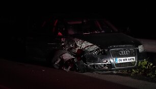 Netoli Jonavos ie&scaron;komas po avarijos pabėgęs automobilio su airi&scaron;kais numeriais vairuotojas