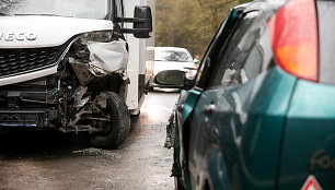 Krovininio ir lengvojo automobilių avarija Šilo gatveje