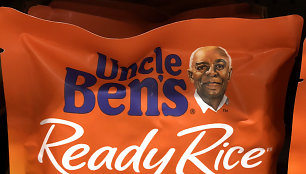 „Uncle Ben's“ dėl protestų prieš rasizmą pakeis logotipą, kuriame pavaizduotas juodaodis