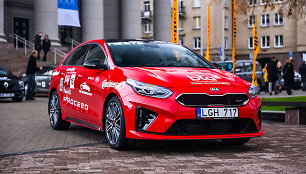 KIA ProCeed, konkurso „Metų automobilis 2020“ dalyviai prie Martyno Mažvydo bibliotekos