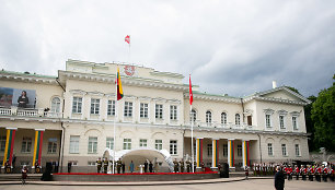 Valstybės vėliavų pakėlimo ceremonija